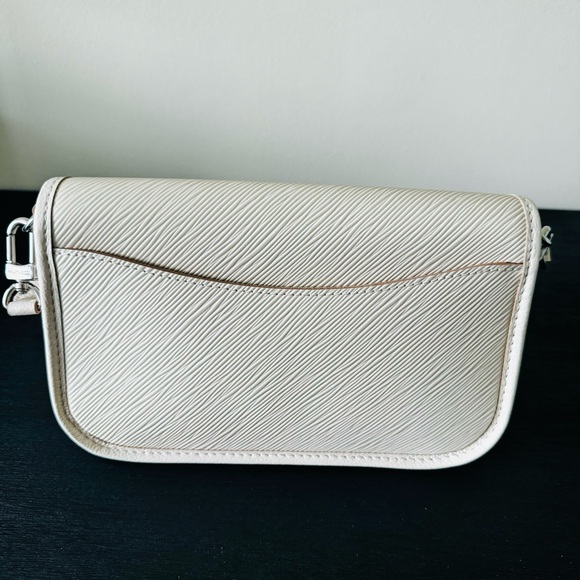 Louis Vuitton Buci crossbody - Picture 14 of 16